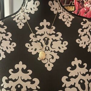 Vintage Gold Pendant Necklace it’s adjustable to three different lengths